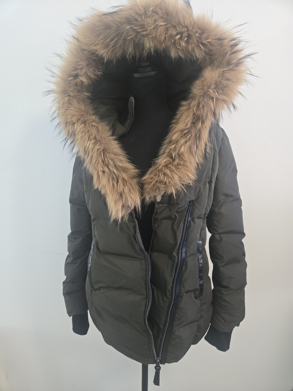 MACKAGE WOMEN ADALI ARMY FITTED DOWN COAT FUR HOOD SIZE S/P - Picture 3 of 16